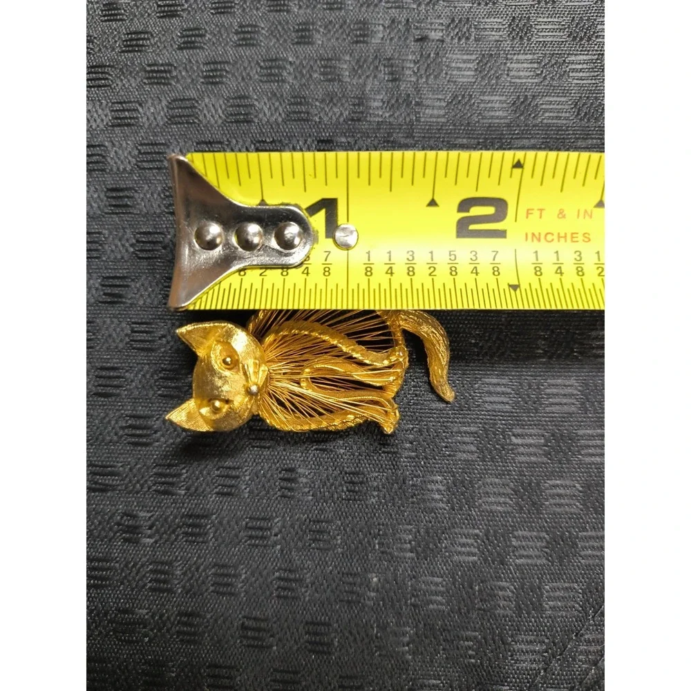 Retro Vintage Gold Tone Spaghetti Wrapped Wire Kitty Cat Brooch Lapel Pin Monet?